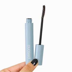PERSONA COSMETICS
Volumizing Tubing Mascara in Black